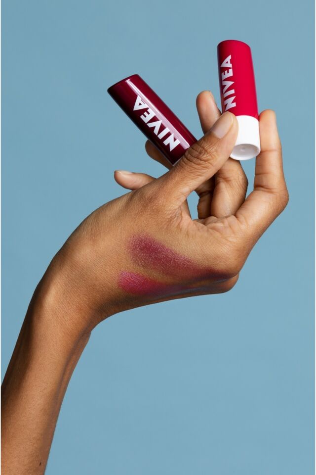 Nivea Lip Böğürtlen İçerikli Dudak Bakım Krem 4.8 g