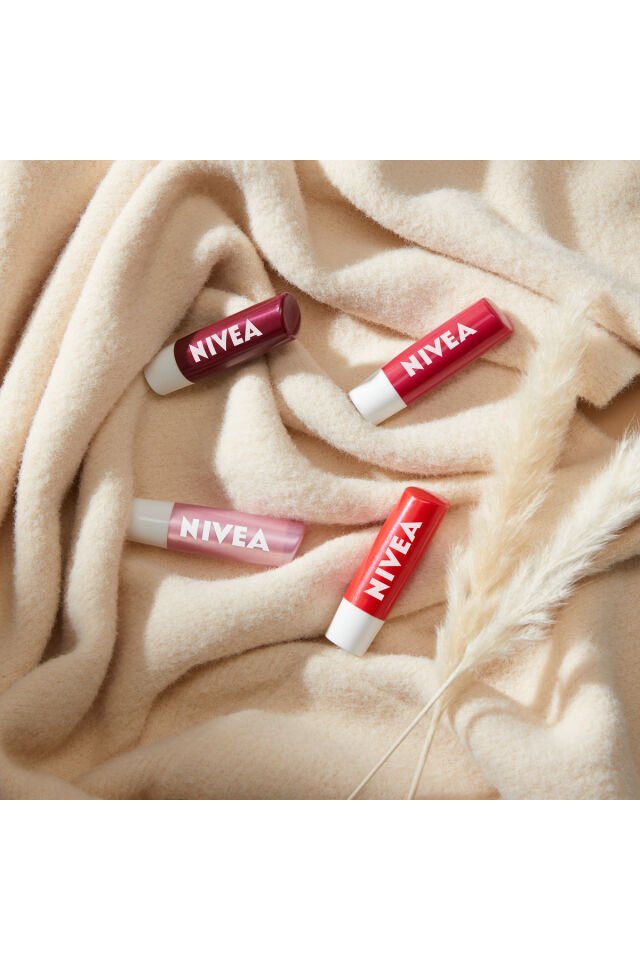 Nivea Lip Böğürtlen İçerikli Dudak Bakım Krem 4.8 g