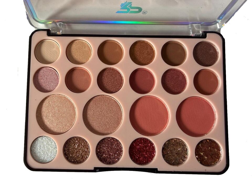 Royal Paris 22 li Makyaj Seti 18 Far+ 2 Allık + 2 Highlighter