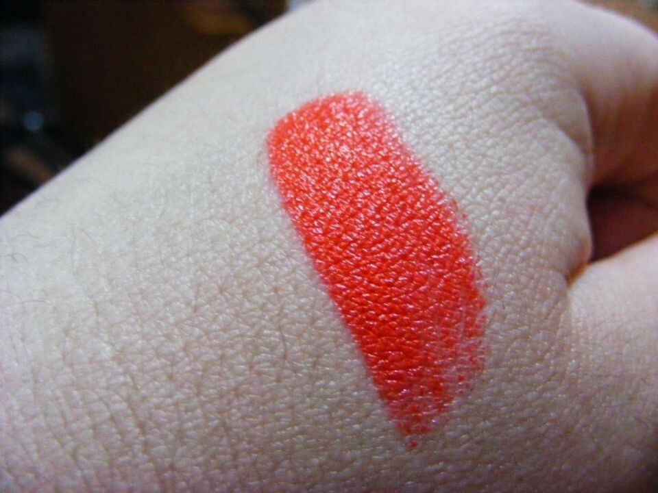 Flormar Passionate Dots Lipstick Pd23  KIRMIZI