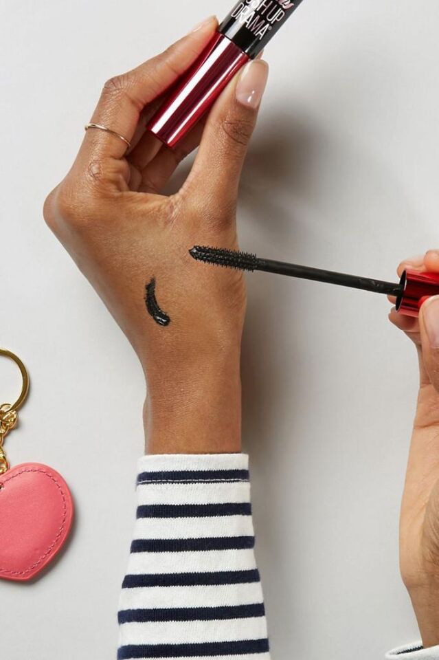 Maybelline Maskara Falsies Push Up Drama Yoğun Siyah