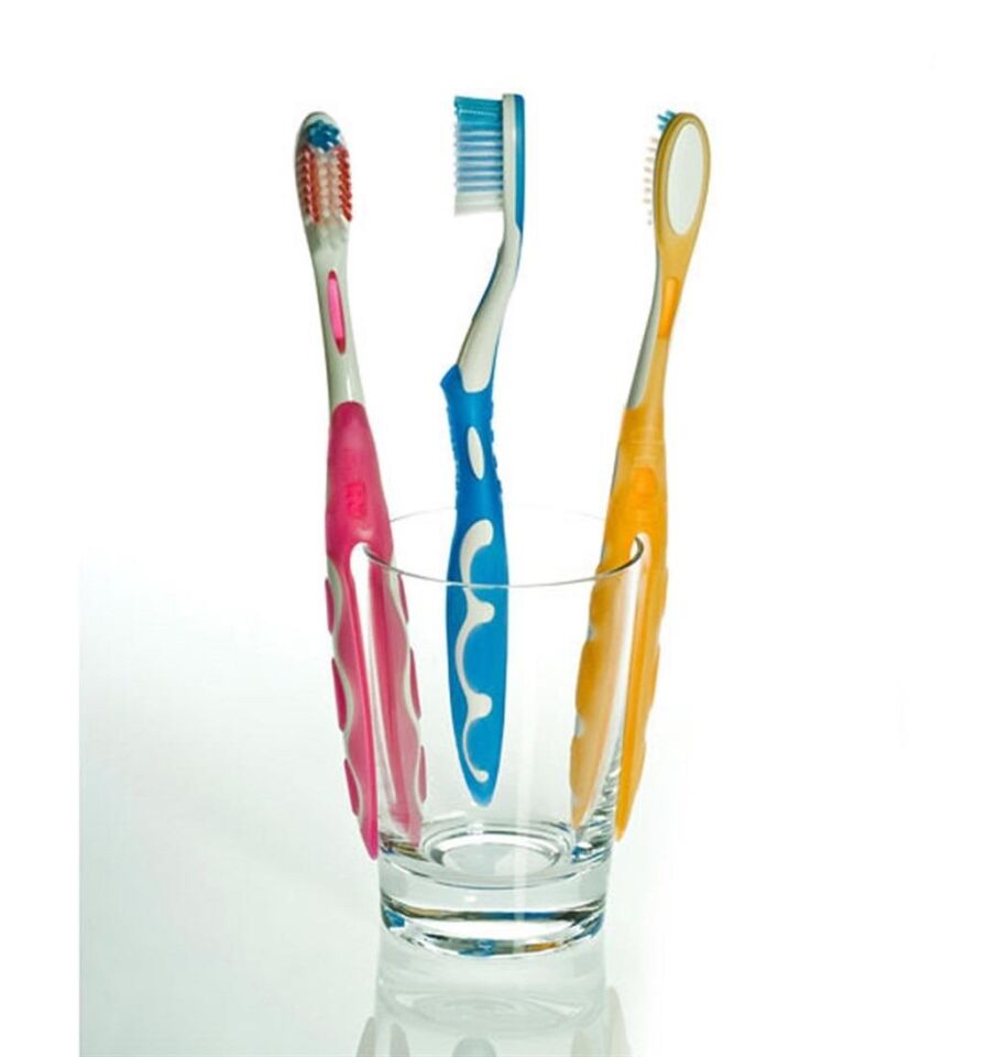 Banat Diş Fırçası Akrobat Orta Sert  ( kapaklı ) Bardağa takılabilen, kokulu, kauçuk saplı